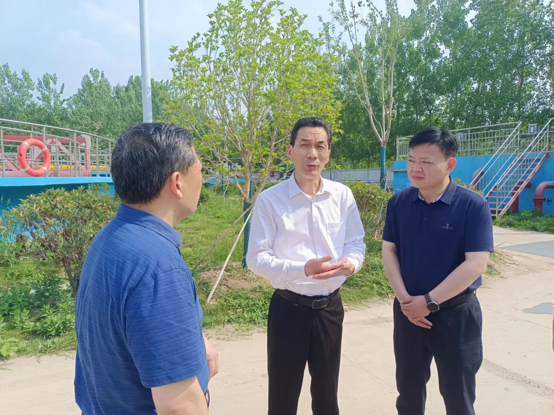 张步胜重点查看了分布式污水处理设施,黄沙港镇污水处理厂以及县城